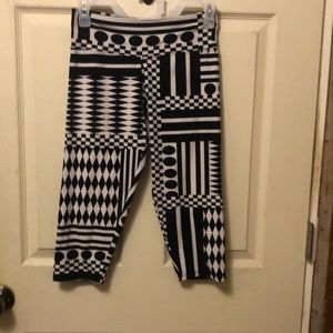 Silver capri leggings, Size: Medium, Color: White and Black